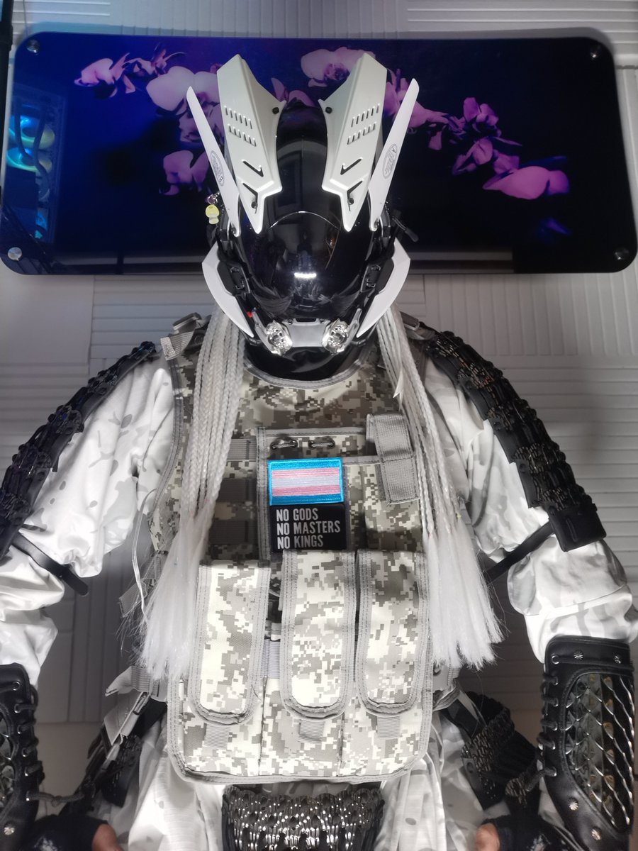 AFlyHunny tweet media