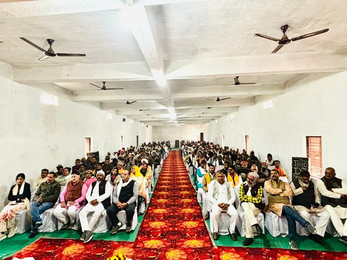 PravendraDhar's tweet photo. दिनांक के 21 दिसंबर को विधानसभा चितरंगी में संभागीय प्रभारी श्री #Vijaydubey जी, सांसद राजेश मिश्रा जी, विधायक व राज्य मंत्री श्रीमती राधा सिंह जी के उपस्थिति में विधानसभा सम्मेलन में सहभागी रहा। https://t.co/rHg1dW2Jph