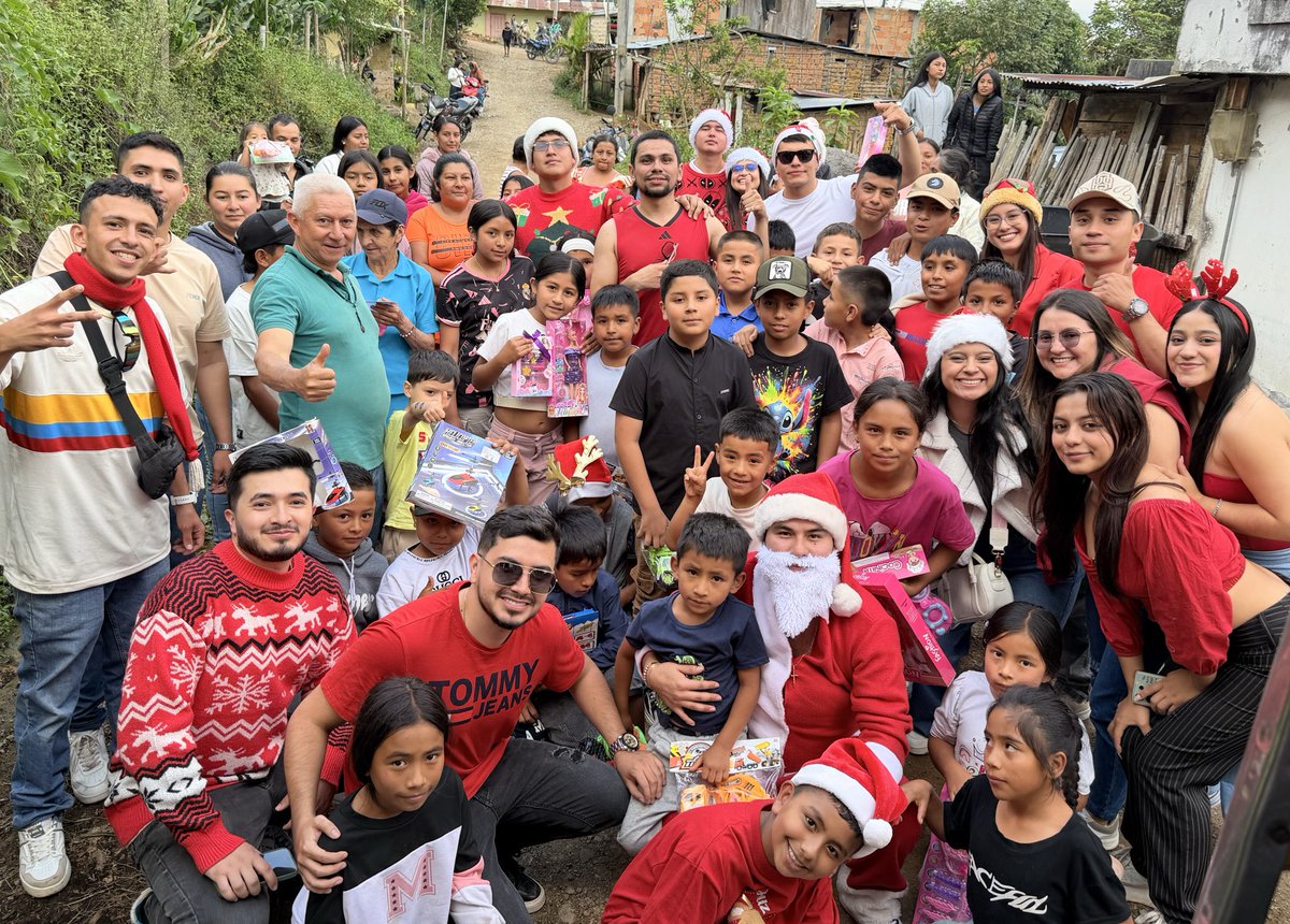 Ronal459's tweet image. Con la banda, ya 3 años obsequiando algunas sonrisas!. Espero sean muchos años más! 🫶🏽