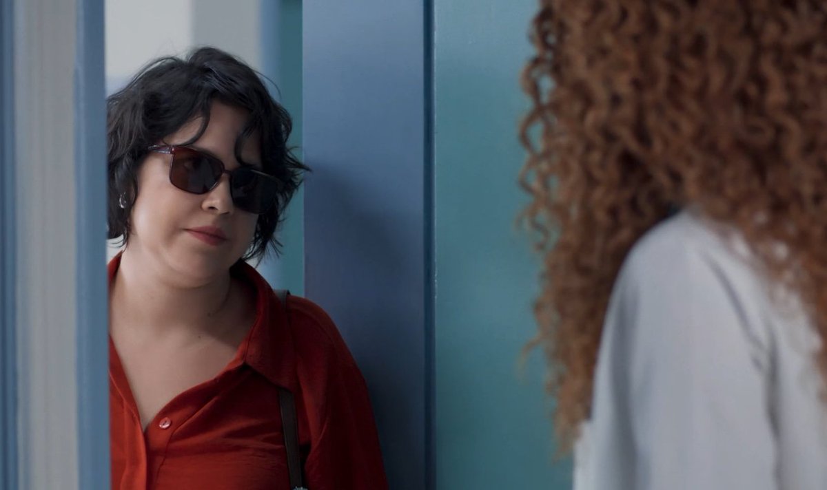 biabatella's tweet image. Não me aguento que depois que a cláudia largou a skin estudante de medicina coitadinha ela sempre age com deboche e sarcasmo, a cara que ela fez pra viviane agora kkkkkk
#TrêsGraças