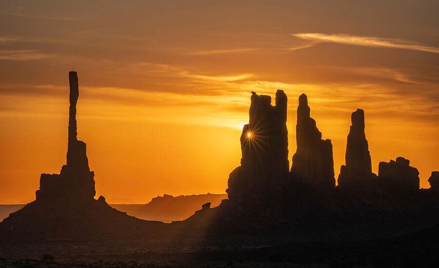 joancarroll's tweet image. Monument Valley Sunstar! buff.ly/qqO4cUz #rockformations #sunrise #sunstar #landscape #dramatic #glow #silhouettes #west #desert #USA #arizona#BuyIntoArt #AYearForArt #artforsale #wallartforsale #giftideas @joancarroll