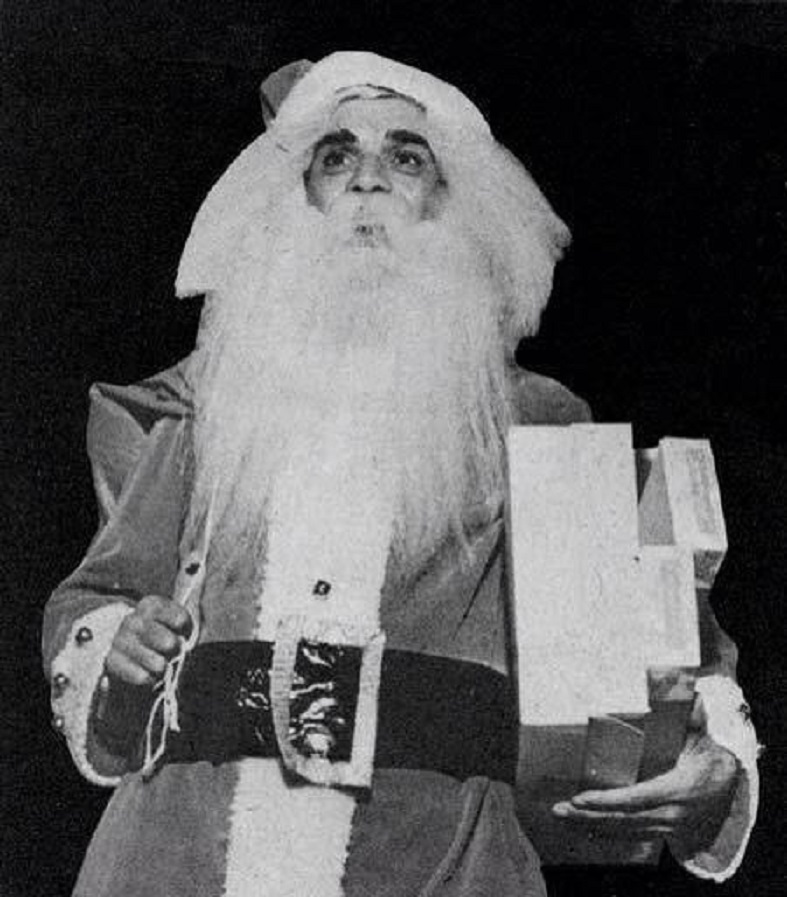 HorrorHammer1's tweet image. Boris Karloff -Christmas (1940)