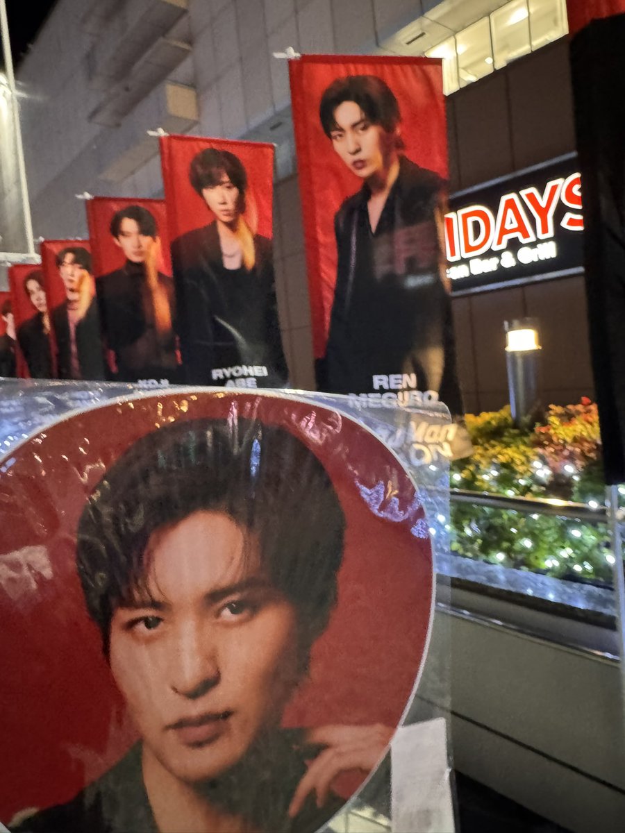 koyumiyu_cats's tweet photo. 昨日はスノのツアーグッズ求めに東京ドームへ🐾

18時からの入場整理券持ってたんだけど
激混みで並ぶこと約2時間ちょい💦
やっと購入できました😹
でも売り切れのものもあって😿

今日は東京ドームツアー初日❣️
参戦してきまーす💓

#SnowMan #SnowMan_ON #SnowManDomeTour2025 https://t.co/DzIE8fBgkq