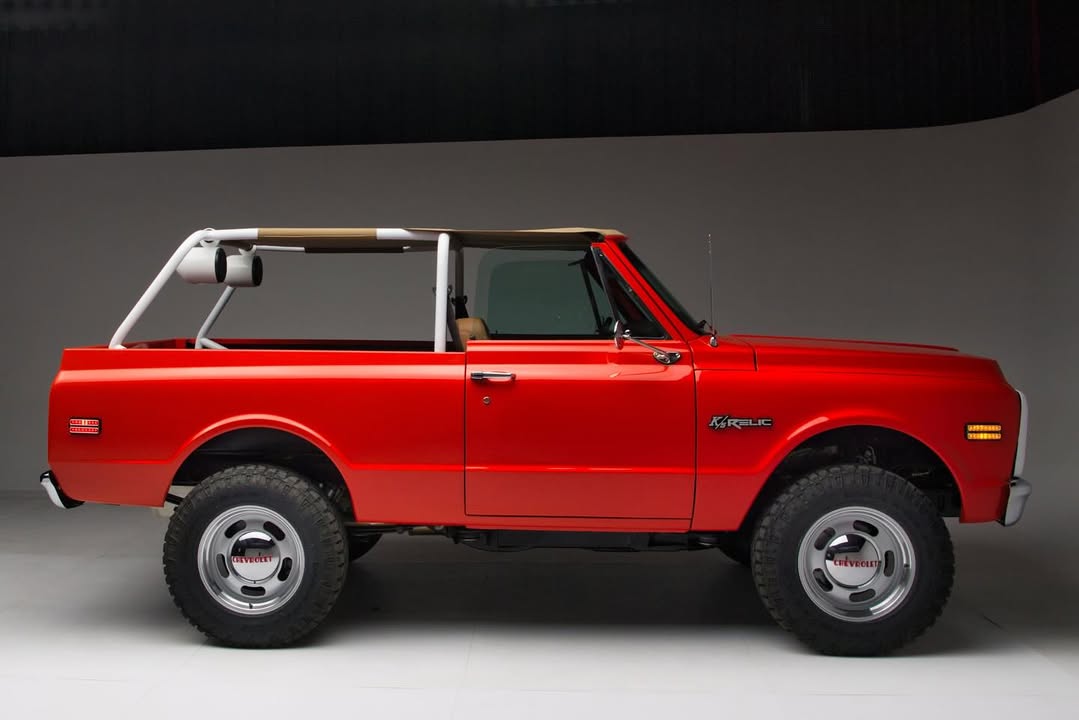 LizardSkin_'s tweet image. A K5 RELIC Blazer built for style, comfort, and adventure. 🔥 Rear K2 Focal speakers on the roll cage, Bimini top for shade—ready for the road or the beach! 🌊🏞️

@LizardSkin_ Sound Control keeps the ride quiet, no matter where it takes you.
👉 lizardskin.com