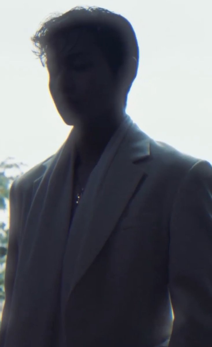 tetesjaan's tweet photo. the hair… the broad shoulder… KIM TAEHYUNG WTF https://t.co/6s0IPfcNdq
