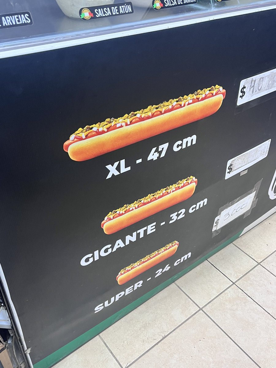 entonces jungkook se acerco al mostrador y dijo;
¿te parecen bien 47 cm de pancho?