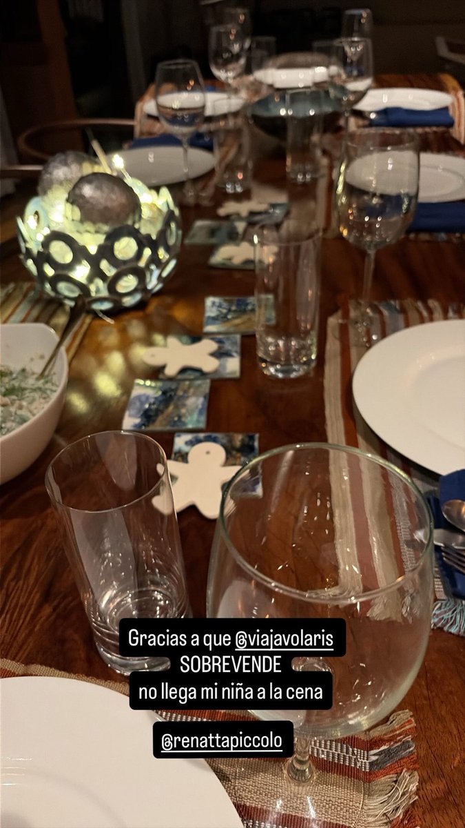 MarcelaKiewek's tweet photo. @viajaVolaris @flyvolaris @Profeco Hasta cuándo seguirán permitiendo que sobrevendan los vuelos. Nos dejaron sin cena de Navidad! https://t.co/6hEi2tbocT