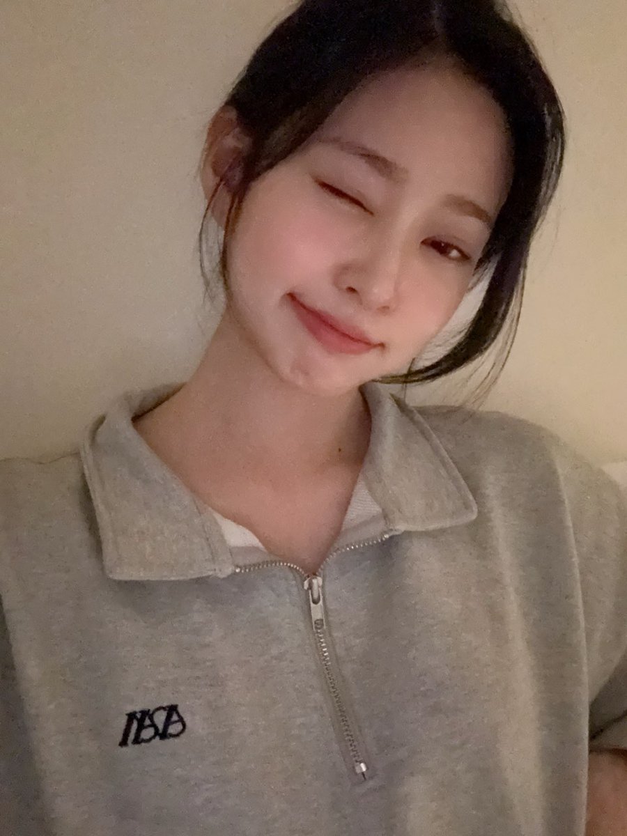 셀카 너무 예뻐 🤍