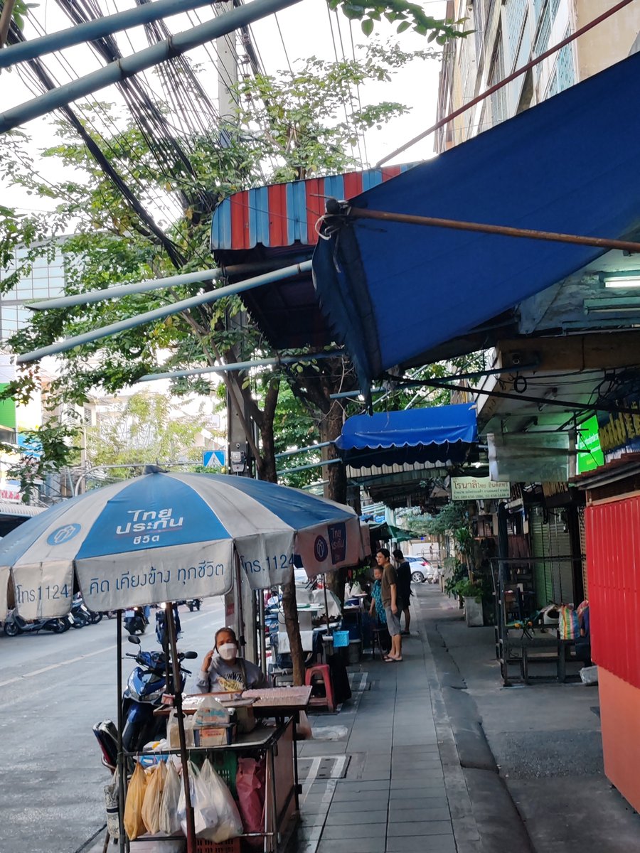 Beautiful morning on Charoen Rat Rd