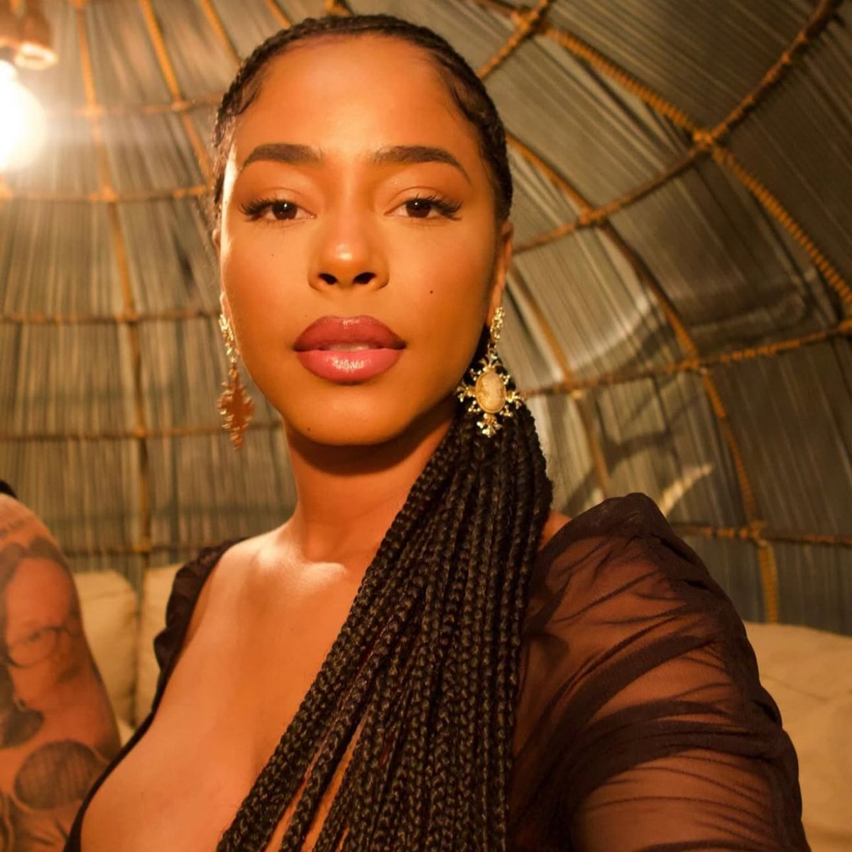 choquei's tweet image. 🚨AGORA: Lorena rebate pronunciamento de MC Daniel e começa a expor ele de novo:

“Seria mais inteligente da sua gestão de crise, mandar você subir legendários. Mas, não. É melhor postar prints de conversa nossa sem sentido, pra justificar o injustificável. Você é um lixo!”