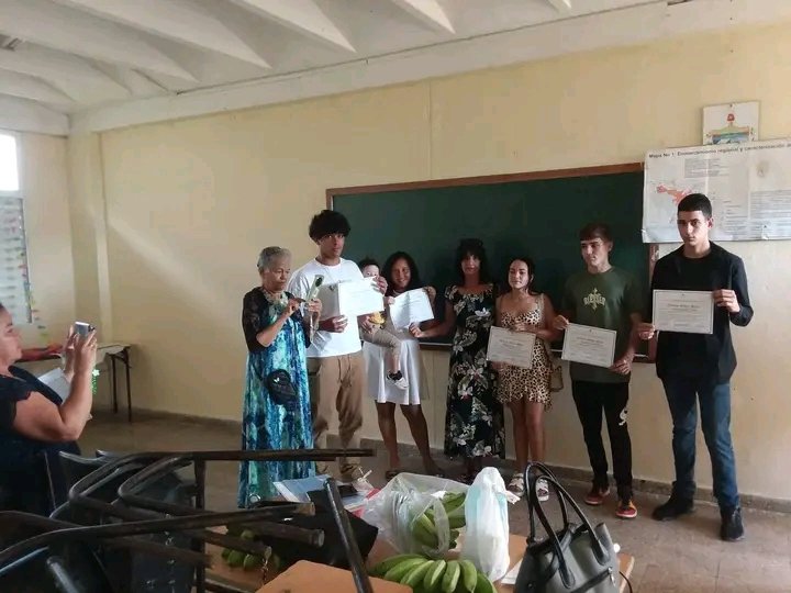 Muchas felicidades a todos los educadores en especial a los del sistema de Ordenamiento Territorial y Urbanismo de Cienfuegos por la labor tan importante que realizan.
