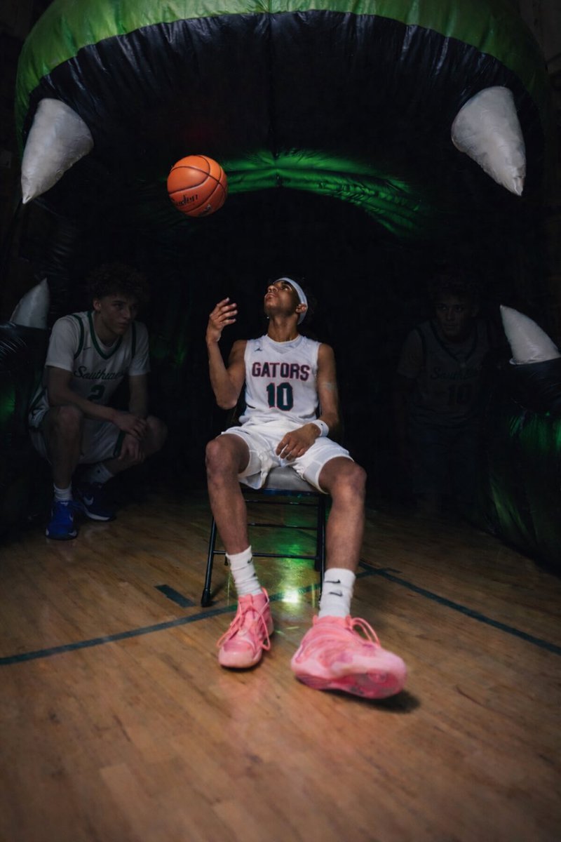 Barstool(BOYS BASKETBALL CHAMPS)HAWKS tweet media