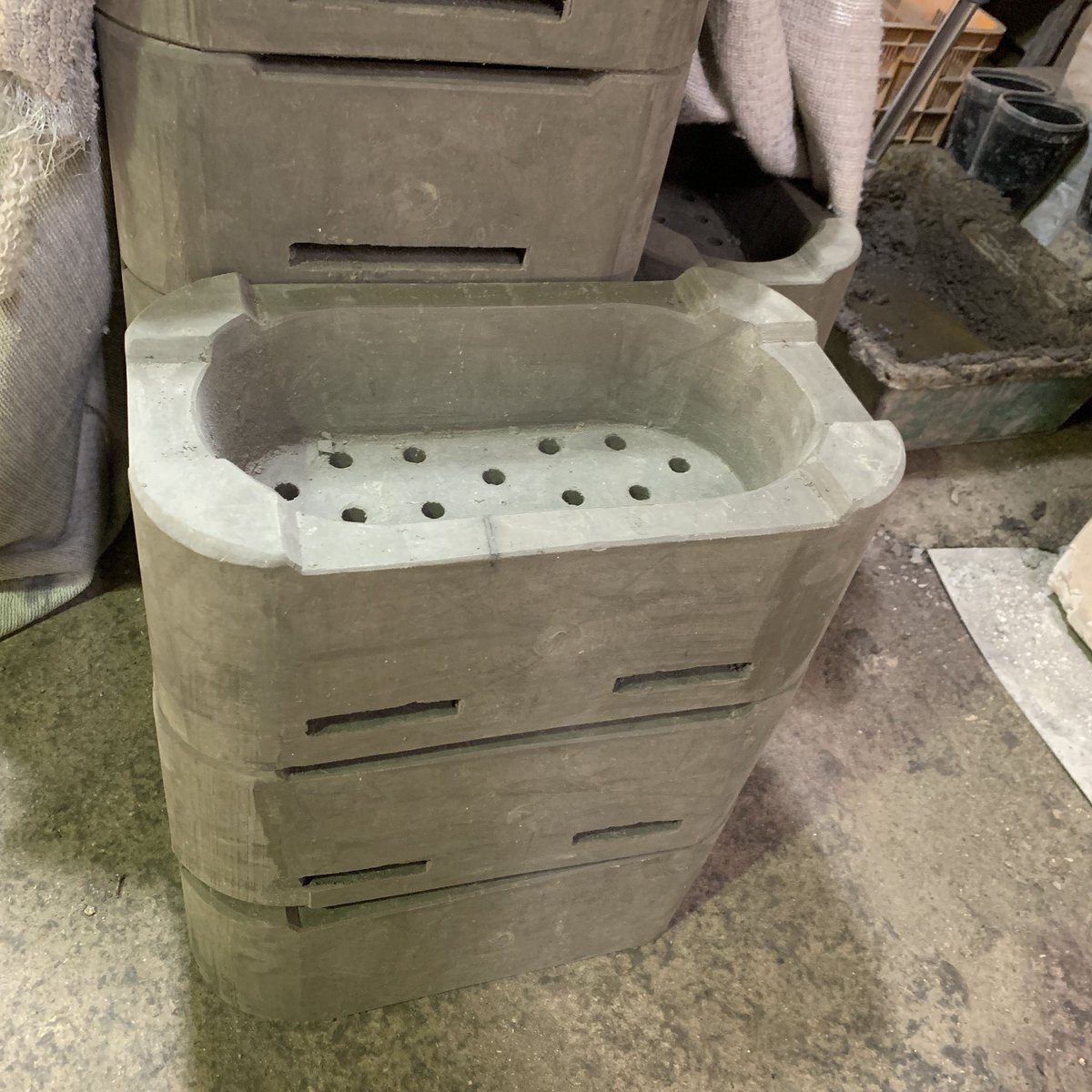 久しぶりに『大判七輪』を作ってます。 まだ本格的に生産再開とは