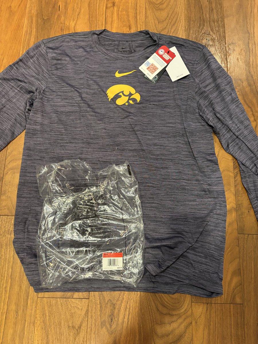 Raz39's tweet photo. @Fanatics thanks for ruining Christmas 🧐 https://t.co/PpWTSjjCsP