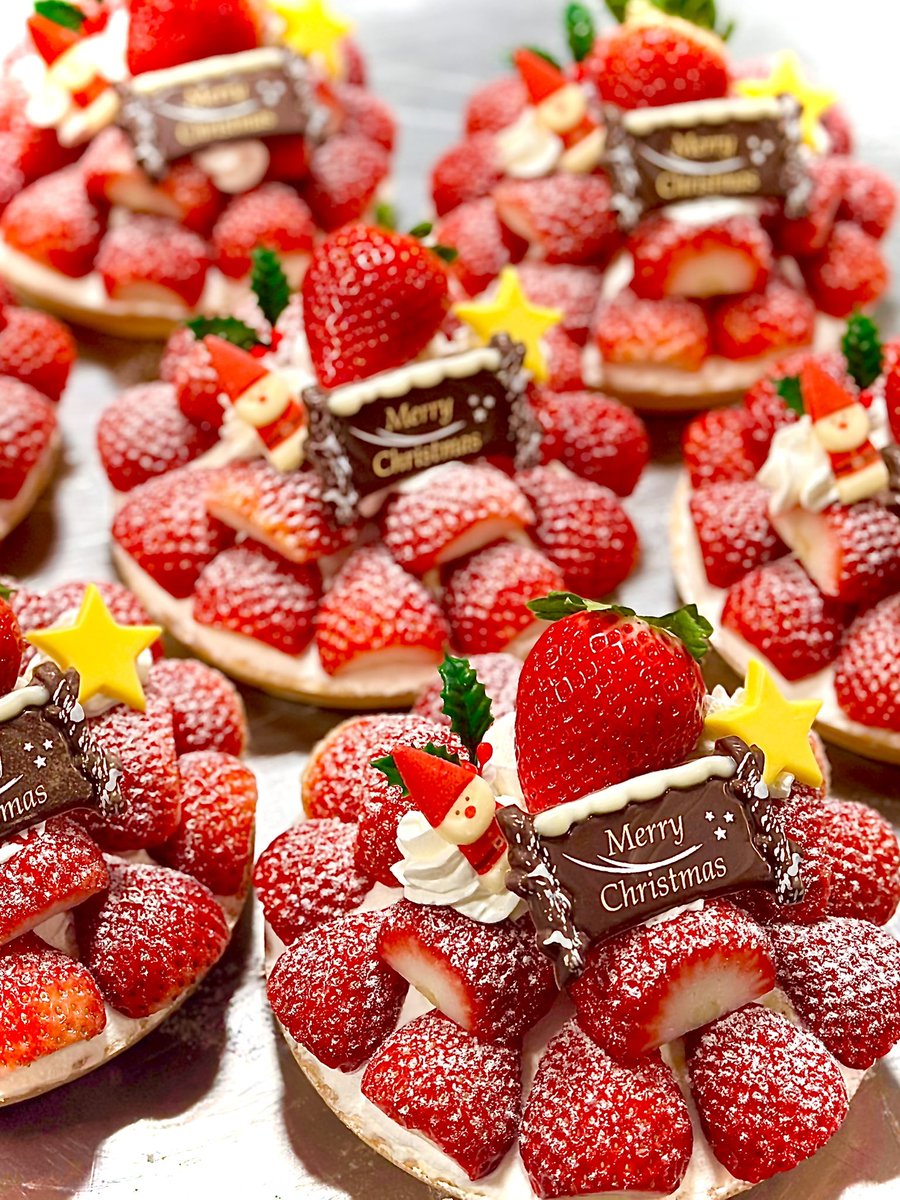 本日よりクリスマスケーキの受け渡しスタートです✨沢山のご予約ありがとうございました！
数量限定で店頭でも販売しております🍓
無くなり次第終了となりますので、ぜひお早めに☺️
