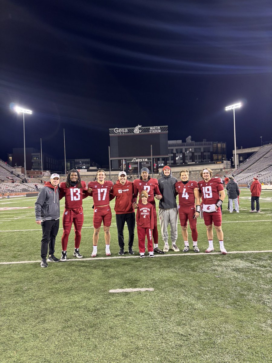 dfreund7's tweet image. First Bowl W since ‘18. 
Swing Your Sword. #GoCougs #AirRaid #Thompson #Leaf #Bledsoe #Brink #Falk #Minshew #Eckhaus #628