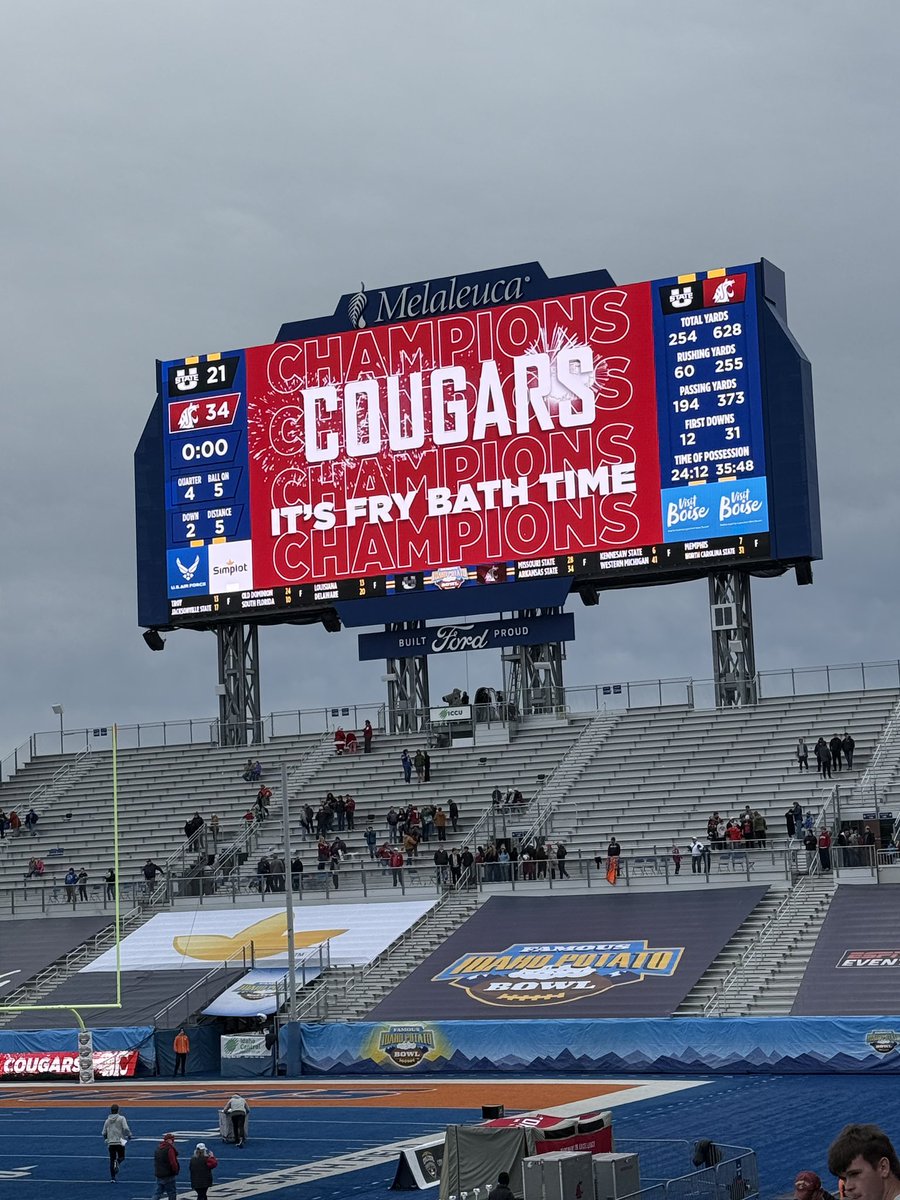 dfreund7's tweet image. First Bowl W since ‘18. 
Swing Your Sword. #GoCougs #AirRaid #Thompson #Leaf #Bledsoe #Brink #Falk #Minshew #Eckhaus #628