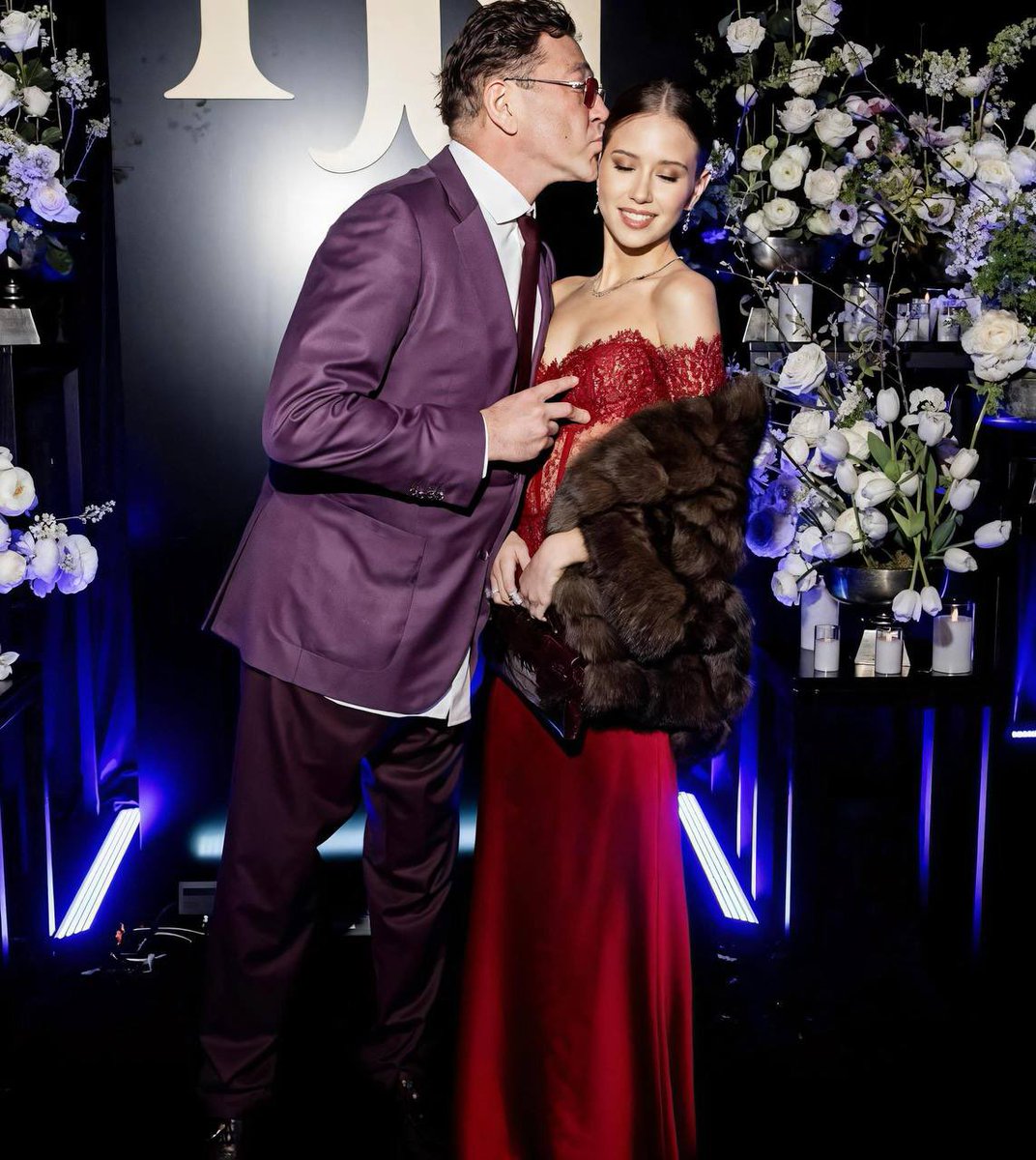 pisdeckotenku's tweet image. «Григорий Лепс заявил, что не женится на своей юной невесте, потому что не получил одобрения от Владимира Путина.».  🤡🤦🏻‍♀️🤦🏻‍♀️🤦🏻‍♀️ Этих людей надо лечить принудительно☝️