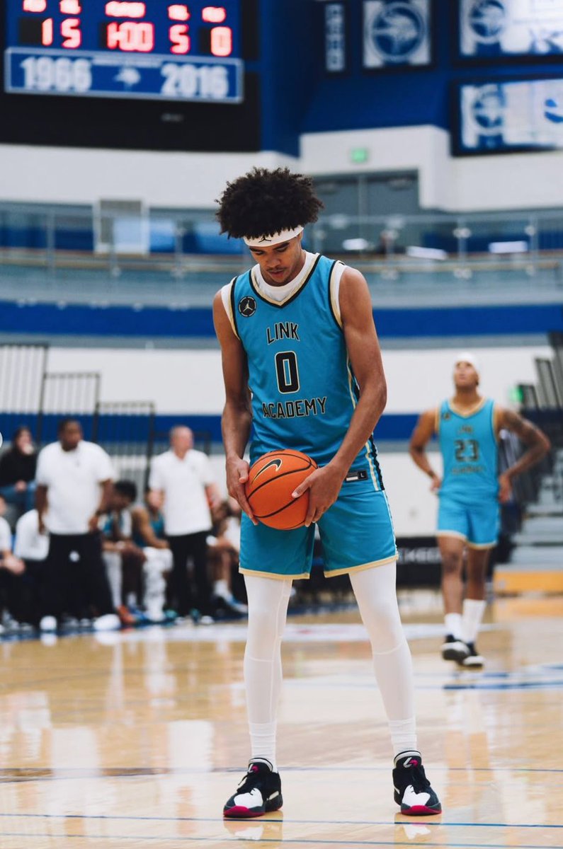 Naismith Awards tweet media