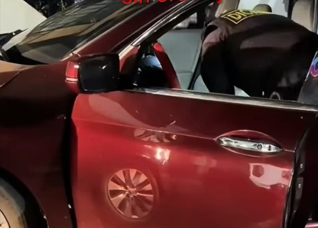Jonatan784865's tweet photo. @pesqueiradiego Saludos @pesqueiradiego  y @FarideRaful  permitir a cualquier policía, parar y revisar un vehículo que sale del aeropuerto(américa)(Cibao) y peor a oscuras, es una violación flagrante a la seguridad física y emocional de las personas, a todo el que le hacen eso se siente violado https://t.co/VyCrMxtLJC