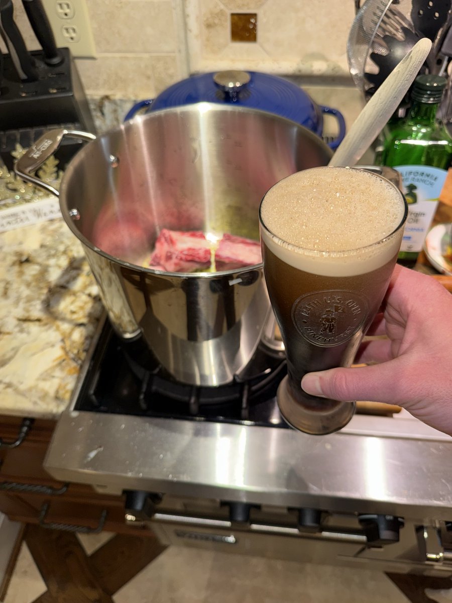 Michael_CIayton's tweet photo. #beertweet #beerdrinker #notsober #andthatsokay https://t.co/ztb2RskTF5