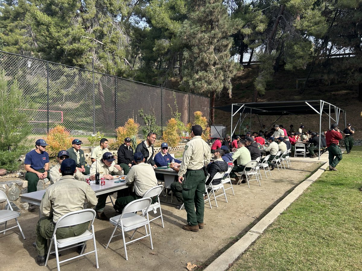 firechiefanf's tweet image. Thanks DIV2 for a great lunch! Honored to present length of service awards including 5, 10, 15 and a couple 25 years of service pins. More than just years, these milestones represent experience, learning and leading through public safety service in the U.S.F.S 🇺🇸🔥