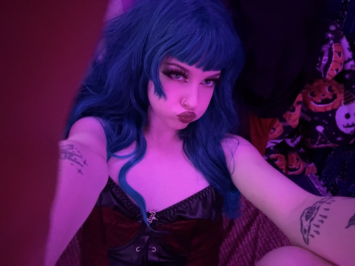 lyxlethal's tweet image. oops i'm in ur phone logging into ur bank app &amp;amp; draining ur savings