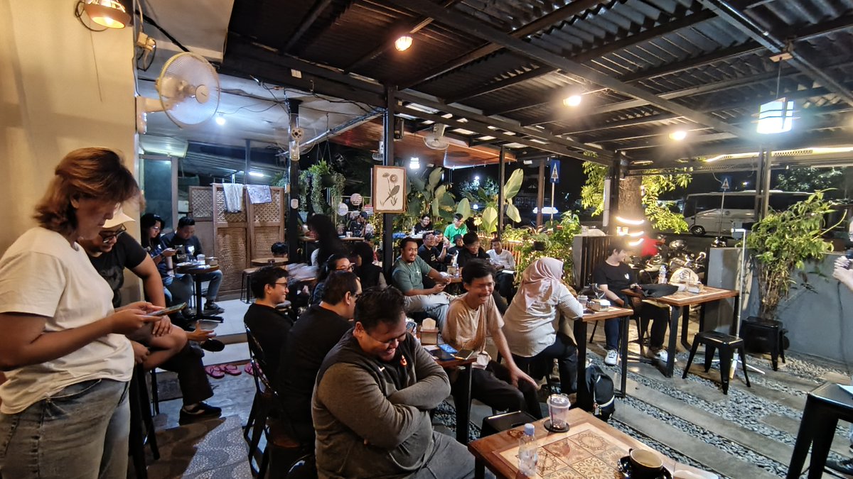 TERIMA KASIH YANG SUDAH DATENG KE MALAM BUANG HAJAT 2025!! MALAM YANG SERU BANGET BUAT KAMI PARA PENONTON DAN JUGA BUAT YG NAIK UNTUK OPEN MIC.. SEMOGA BENERAN HEPI YA MENUJU 2026. HAHAHA
