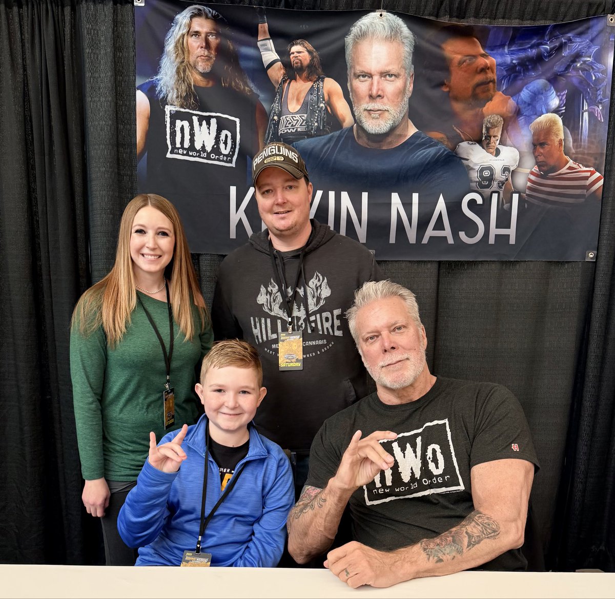 Owey83's tweet image. Got to meet one of our favorites @RealKevinNash over the weekend, such a relaxed and humble guy!  I enjoyed watching #deisel growing up, as soon as I heard the big rig horn I knew 💩 was about to get real! #jackknifepowerbomb
#thankyoukevin #bigdaddycool #nwo #wolfpack…