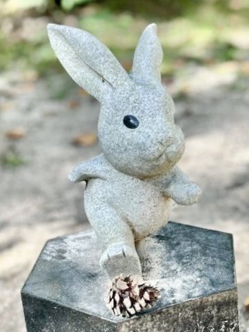 ⭕️お値下げ　アメリカ⭐︎イリノイ州 Tattered Rabbit 一点もの 今月号の月刊美術『浮世の氣楽絵』は鳥取の白兎伝説について絵画と