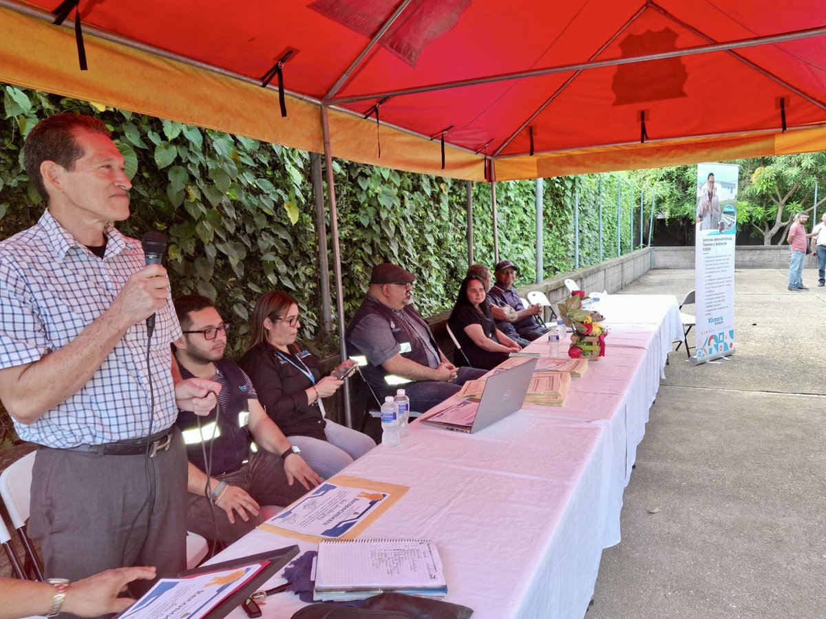 🏡 63 familias hoy tienen seguridad jurídica sobre su hogar

Esta tarde, FOSOVI, junto al personal técnico y administrativo, realizó la entrega de 63 títulos de propiedad a familias adjudicatarias de la colonia COOMILSA, en Sabá, Colón.
#XiomaraCumple