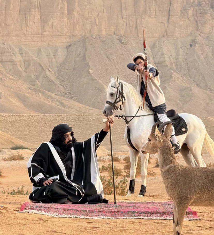 لاحضرت انا احمد الله ..  فارقٍ بحضوري 
✨🤳
 #عزيز_الكناني