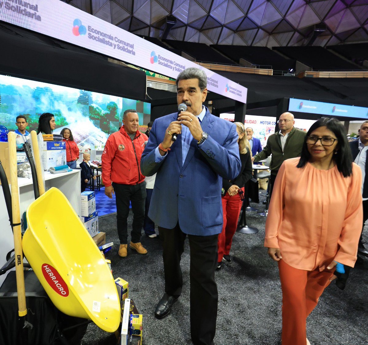 El Ministro @JulioLeonHeredia destaca el GRAN crecimiento en la producción y distribución de alimentos de los últimos años.

Nuestro país no solo fortalece su soberanía alimentaria, sino que posee el rebaño más grande de búfalos del continente, un impulso exponencial para la