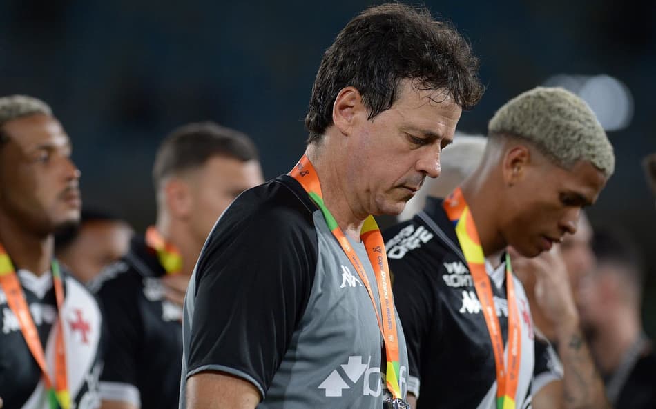 EstagiarioVasco's tweet image. 🚨 Fernando Diniz permanecerá no comando do VASCO em 2026.

Treinador projeta próxima temporada do Vasco: "Obviamente o maior ganho do time é a manutenção da base e depois repor pontualmente. Daquele jeito que vocês sabem, o Vasco tem dificuldade financeira. Todo mundo sabe. Não