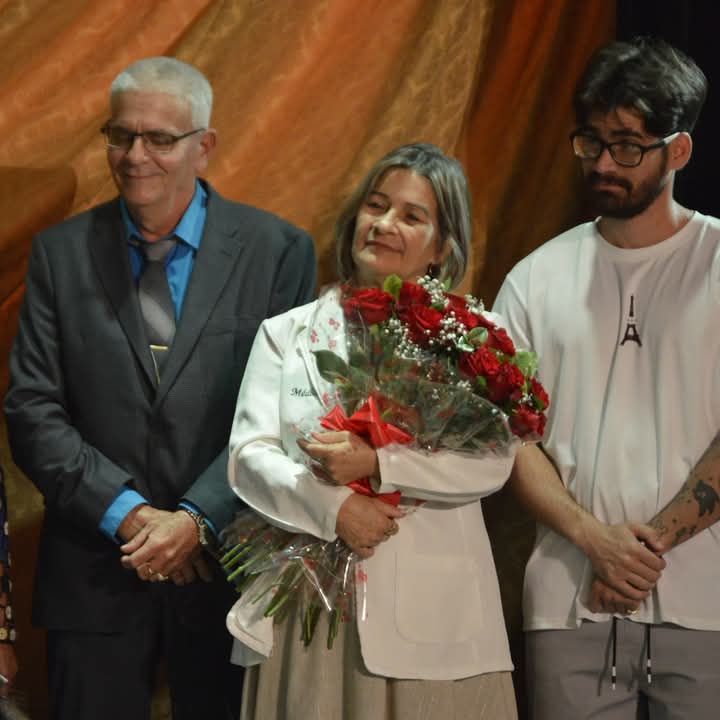 👏🏻💯Muchas felicidades para la profe Nora, la cual se le condecoró con la más alta distinción de la provincia.♥️
👏🏻👏🏻Recibió en manos de la 1ra Secretaria del PCC en #PinardelRío  el Escudo Pinareño.✊🏻🇨🇺

#FeuUCMPinar
#100AñosConFidel