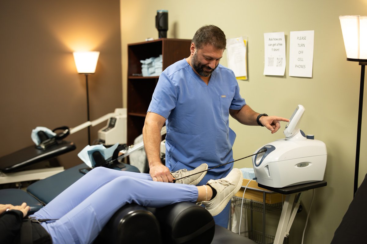 ScottPDeRouenDC's tweet image. Sometimes your spine just needs a break.

Spinal traction gently decompresses the spine, creating space between vertebrae to relieve pressure on discs and nerves.

scottderouen.com

#chiropracticcare #swla #movebetter