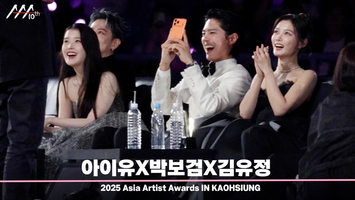STARNEWS_AAA's tweet photo. [#AAA2025] 10주년 AAA를 즐기는 아이유X박보검X김유정 

📎https://t.co/kNp6UyqVSC

#AAA2025 #2025AsiaArtistAwards
#AAA2025_KAOHSIUNG #AAA_10th https://t.co/KOCv03UtqI