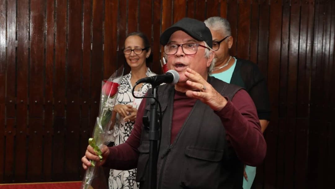 Junto a <a href="/DiazCanelB/">Miguel Díaz-Canel Bermúdez</a> y funcionarios del Comité Central disfrutamos de la película Nora, obra conmovedora, dirigida por Roly Peña, basada en hechos reales que enorgullecen a #Cuba. Agradecemos la presencia de miembros del equipo de producción y del elenco.