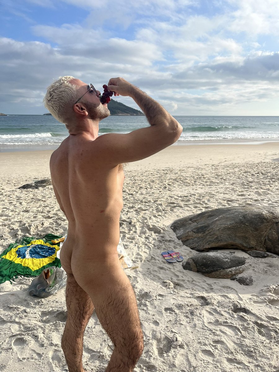 refemac's tweet image. E essa praia de Abricó heinnn…