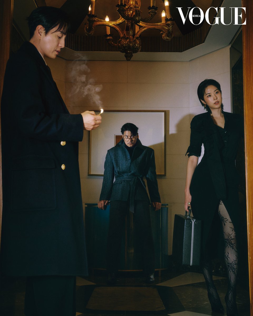 highziumstudio's tweet photo. [#서은수]
강렬한 아우라의 서은수 배우
보그 1월호 화보 공개💍👠

#SEOEUNSOO #하이지음스튜디오 #HighZiumstudio #화보 #MAGAZINE #보그코리아 #VogueKorea https://t.co/RYb9IQtzJN