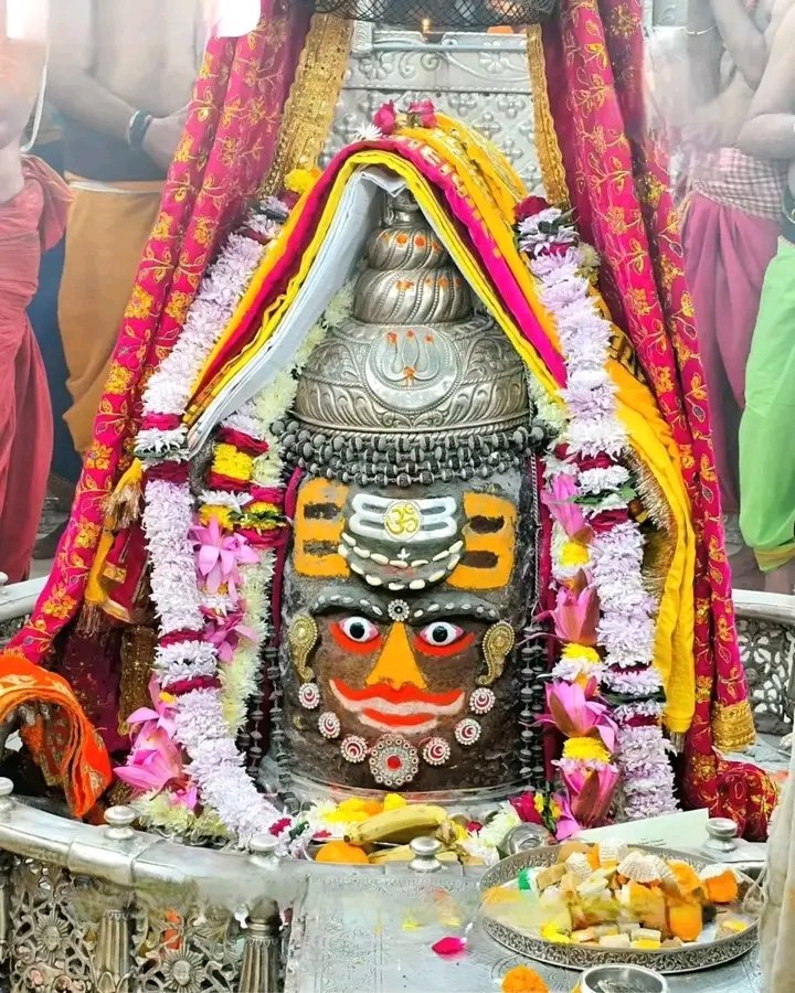 🙏🌹 जय श्री महाकाल 🌹🙏
श्री महाकालेश्वर ज्योतिर्लिंग जी का भस्म श्रंगार आरती दर्शन
23 दिसंबर 2025 (मंगलवार)
ll🌿सत सृष्टि तांडव रचयिता💐
🌹नटराज राज नमो नम🌸ll
ll🌞हे आद्य गुरु शंकर पिता 🌺
🐍नटराज राज नमो नमः...🐂ll