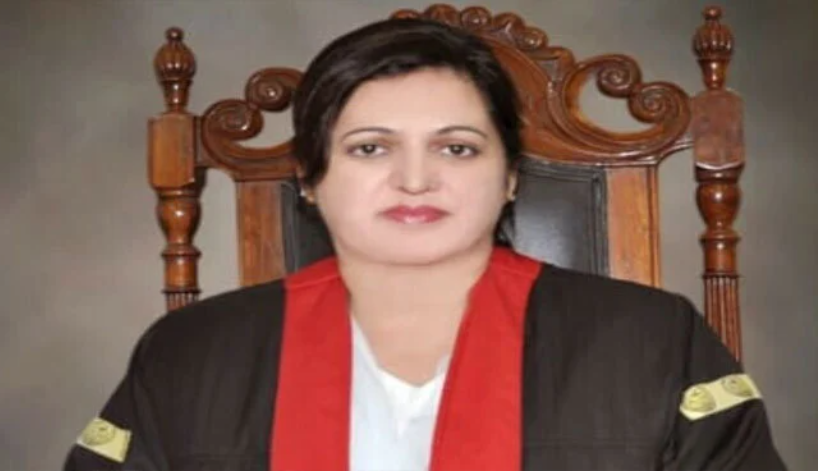 farhanraza0615's tweet image. LHC Chief Justice Aaliya Neelum suspends Punjab Property Ownership Ordinance, restoring seized properties. Court warns law undermines civil rights &amp;amp; judicial supremacy. Full bench to review. #LHC #Punjab #PropertyRights #Pakistan #Judiciary
