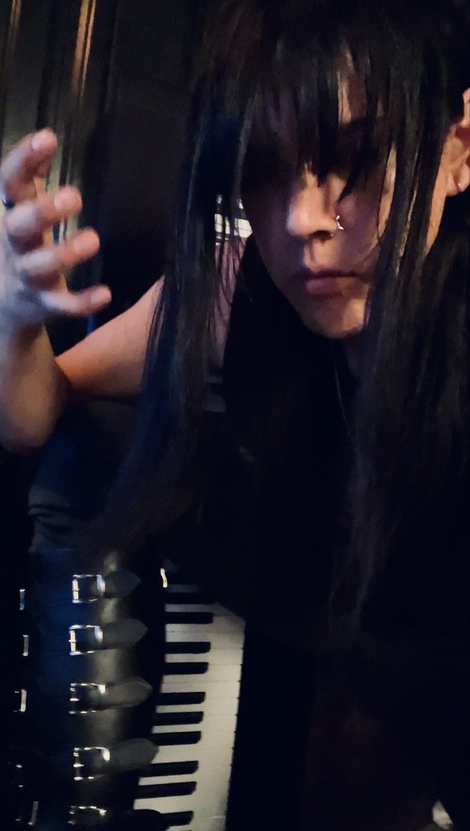 sunsetgun's tweet image. new boot goofin