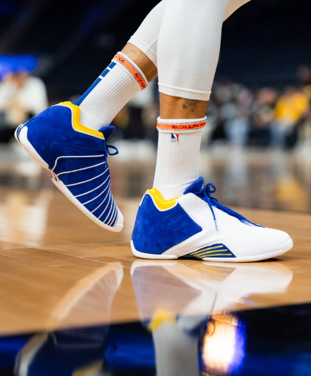 NickDePaula's tweet image. Stephen Curry broke out the TMac 3s for his warm up 

📷: @SooWavy11