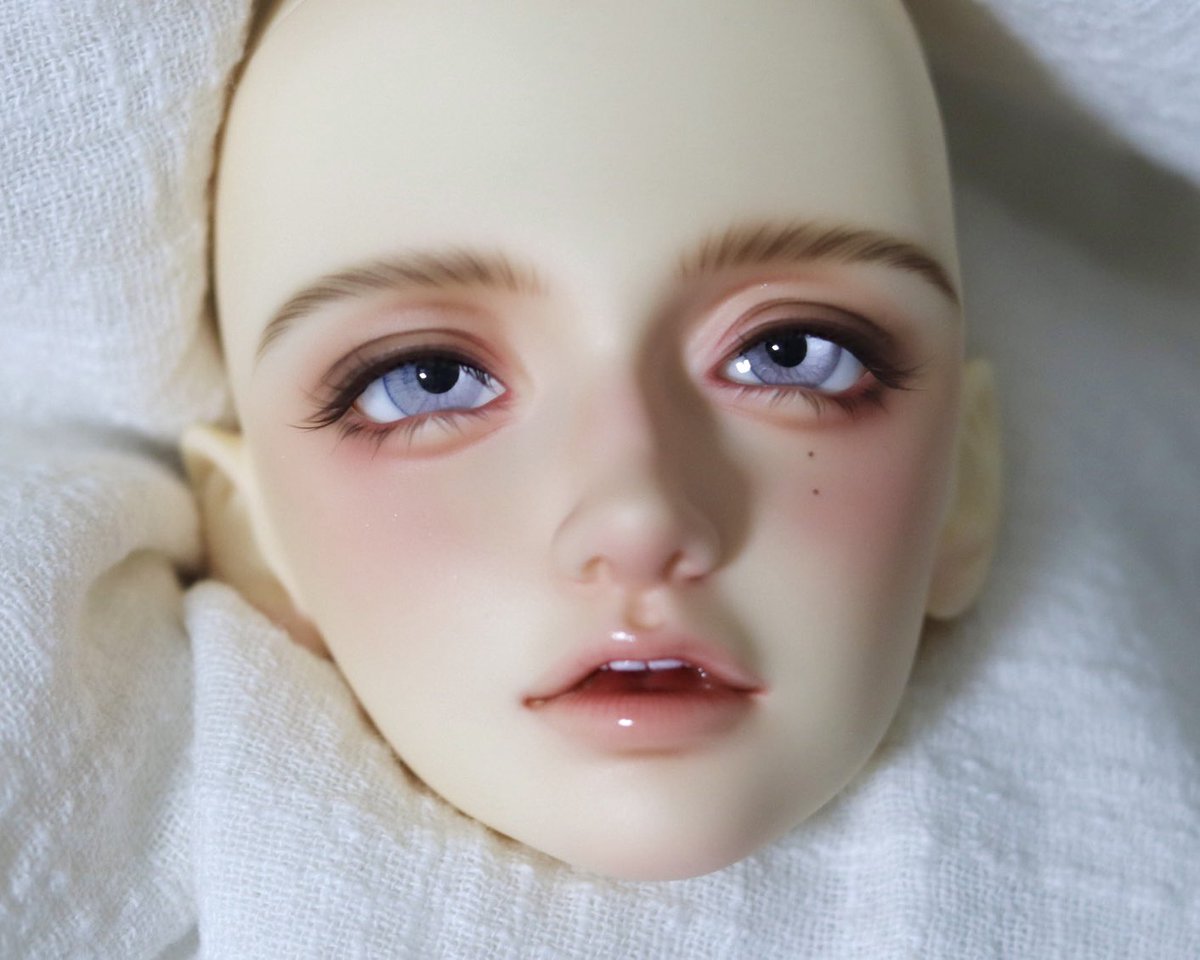 shachi_no_reply's tweet photo. SWITCH / SEOLROK: Hiver
스위치 / 설록 이베
make up by 샤치 https://t.co/lgNdM54soz