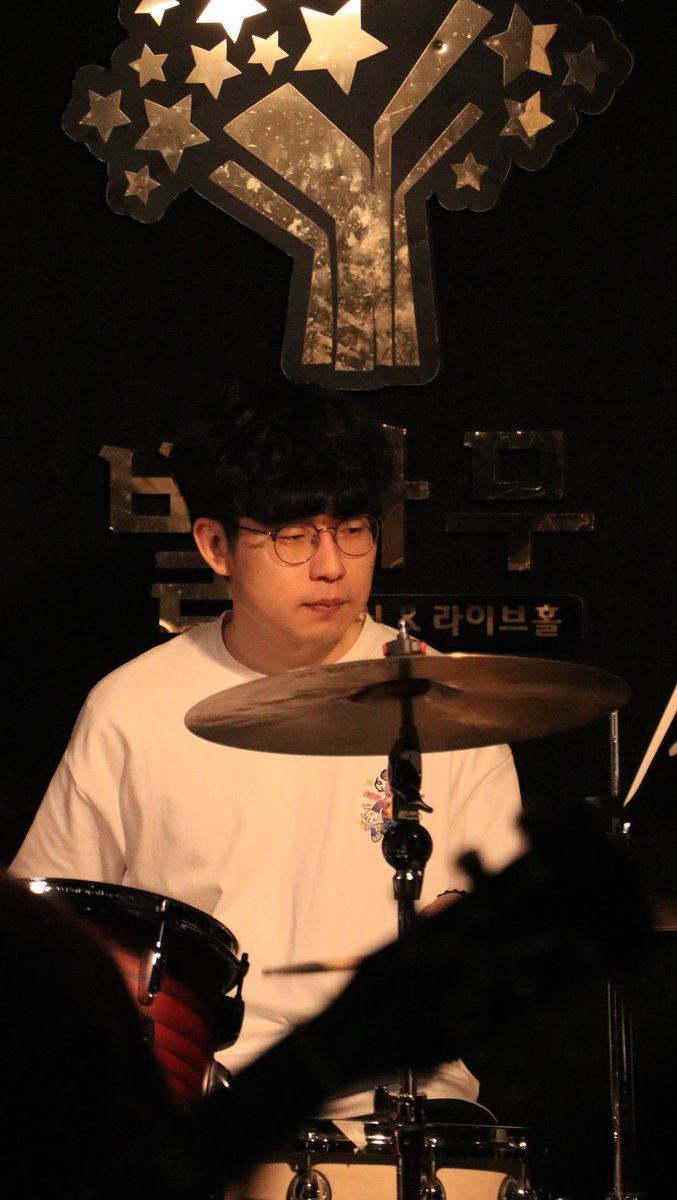 Cluster_offical's tweet photo. [2025.12.21]

Vo.@OpenC_Nova 
Guitar.@Unity_RedT 
Guitar.@Ssut_Yumat 
Bass.@halo_bass 
Drum.@CadenzaofPiano 
Pi.@ep_knights 

Pd.@Dustear https://t.co/ivZ7StKb97