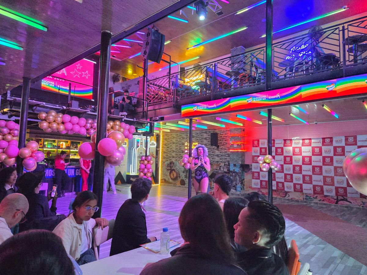 SubLGBTI's tweet image. En Fontibón se realizó la Gala Rosa “Cada lucha, una estrella”, una noche para celebrar y reconocer las luchas, resistencias y trayectorias de las personas LGBTI de la localidad. Un espacio de memoria, orgullo y visibilidad, organizado por el Consejo Consultivo LGBTI y la…