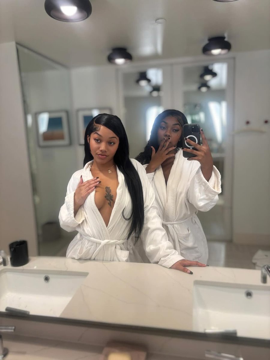 im2cunt's tweet photo. @thecurlygoddest 🤤 https://t.co/USa4LNN37n