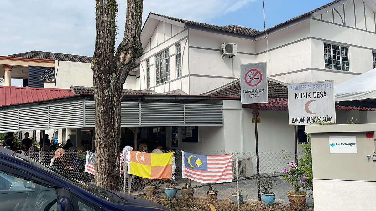 syabear's tweet photo. @DrDzul amat lah berbesar hati jika YB dpt menaik taraf kemudahan kesihatan ini..selaku Menteri Kesihatan dan ahli parlimen Kuala Selangor..sempit utk kakitangan dan lokasi di taman perumahan  tidak kondusif https://t.co/iYkDlahDdQ