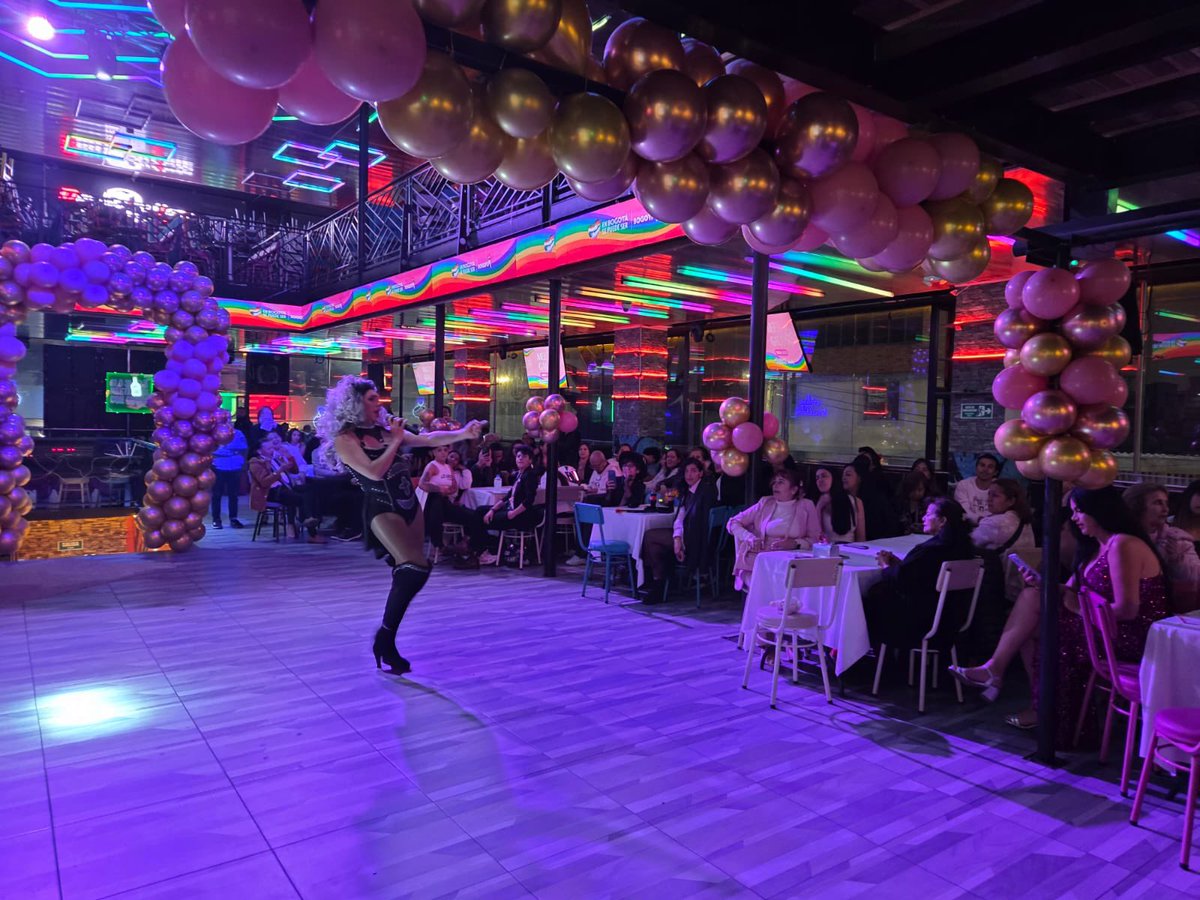 SubLGBTI's tweet image. Durante la gala se reconocieron los aportes de liderazgos comunitarios que trabajan por el respeto y la igualdad de derechos, en una velada que también contó con la presentación de artistas de la localidad. Una noche para honrar historias que transforman y fortalecen a Fontibón.…